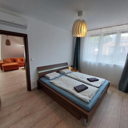 Utulny Apartman V Bratislava 4 Экстерьер фото
